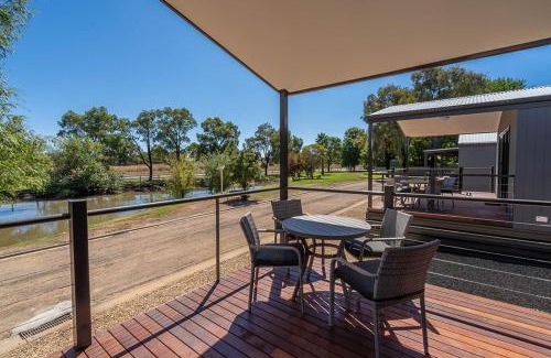 Cartwrights Hill Resort | Pet-Friendly Retreat at Horseshoe Tourist Park with Pool