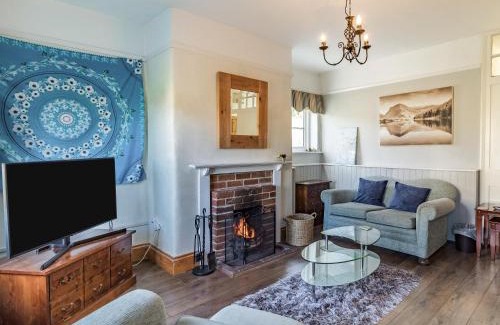 Saham Toney House | Pet-Friendly Horseshoes House with Hot Tub & Kid-friendly Fun