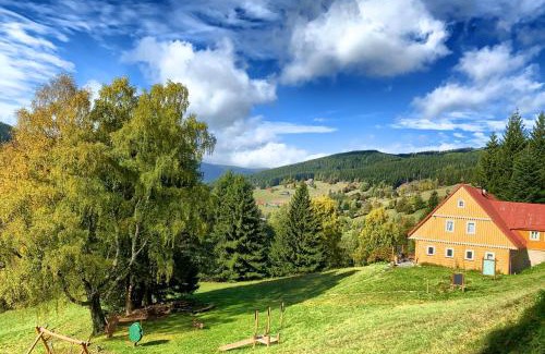 Velka Upa Ski Chalet | Cozy Retreat at Horská chalupa U Hančilů - Pet Friendly Stay