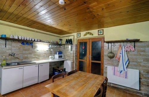 Pec pod Snezkou Ski Chalet | Top-Rated Horská chata Boubelka: Family & Pet Friendly Escape