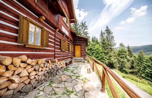 Mala Upa Ski Chalet | Pet-Friendly Horská chata Mamut with Hot Tub & Breakfast