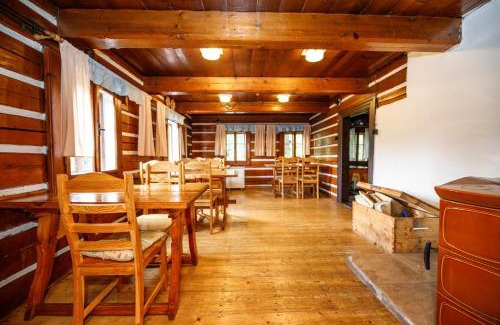 Mala Upa Ski Chalet | Pet-Friendly Horská chata Mamut with Hot Tub & Breakfast