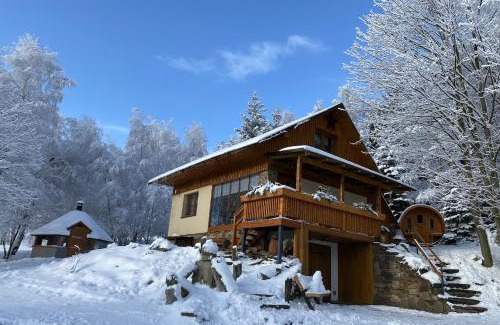 Jachymov Apartment | Charming Horská Chata U Kameníčka: Pet-Friendly Retreat