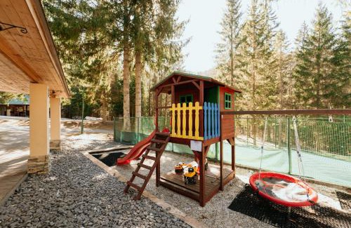 Cremosne Hotel | Pet-Friendly Hotel Bartoška with Spa and Hot Tub Access