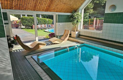 Hyncice pod Susinou Hotel | Experience Horský Hotel Sněženka: Pet-Friendly Retreat