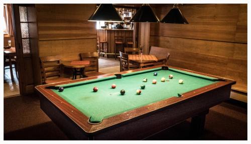 Hyncice pod Susinou Hotel | Experience Horský Hotel Sněženka: Pet-Friendly Retreat