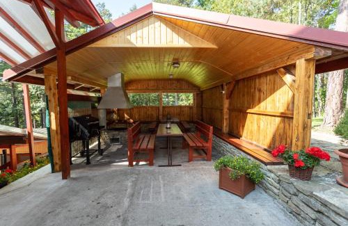 Levoca Cabin | Explore Horsky Dom: Family-Friendly Retreat with Kitchen