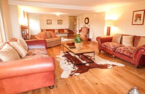 Eastgate House | Experience Horsley Head Holidays: Family-Friendly Getaway