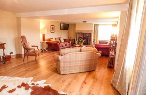Eastgate House | Experience Horsley Head Holidays: Family-Friendly Getaway