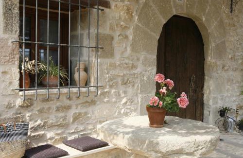 Cretas Apartment | Relax at Hort de L'Aubert with Oceanfront Views