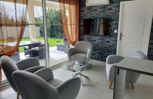 Fontenay-le-Comte House | Family-Friendly Retreat: Hortensia Gîte for Friends & Family