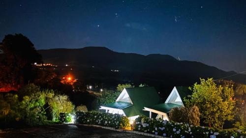 Vara Blanca Cabin | Pet Friendly Hortensias Chalets: Rated 9/10 in Vara Blanca