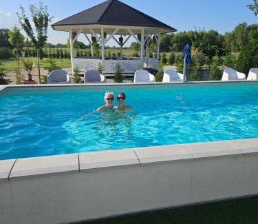 Morahalom Apartment | Horváth Apartmanok: Guest Rated 9/10 with Pool & Hot Tub