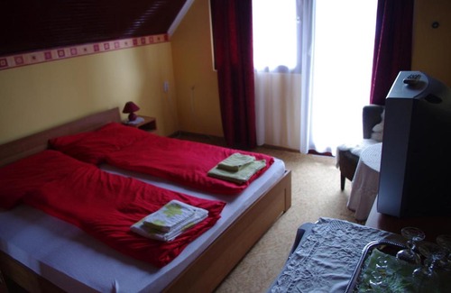Zirc House | Discover Horváth Kert Vendégház: Pet-Friendly Retreat
