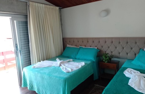 Jardim Andira Hotel | Top-Rated Hospedagem Virginia Bracelli with Hot Tub & Dining