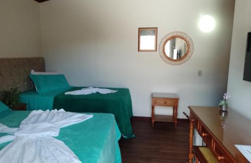 Jardim Andira Hotel | Top-Rated Hospedagem Virginia Bracelli with Hot Tub & Dining