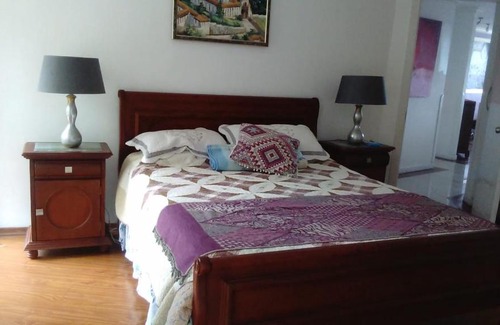 Quito Apartment | Luxury 3-Bedroom Retreat with Hot Tub & Kitchen Amenities