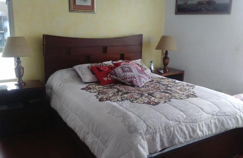 Quito Apartment | Luxury 3-Bedroom Retreat with Hot Tub & Kitchen Amenities