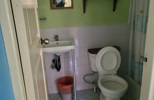 Flores House | Budget-Friendly Stay at Hospedaje doña Gladys for Families