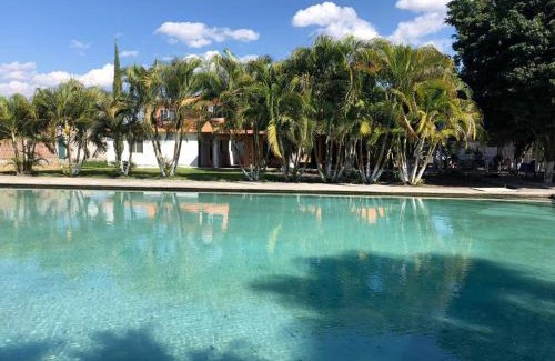 Tlaquiltenango House | Cozy Room at Hospedaje Familiar Op3 with Pool & Pet Access