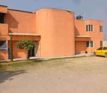 Tlaquiltenango House | Cozy Room at Hospedaje Familiar Op3 with Pool & Pet Access