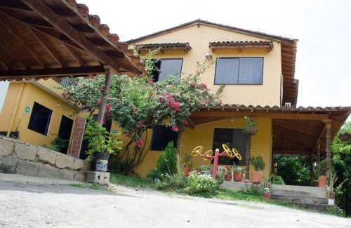 Santa Fe de Antioquia House | Cozy Family Retreat at Hospedaje la Glorieta