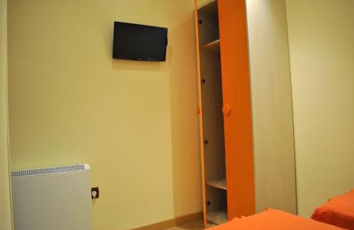 Segovia Old Town House | Discover Hospedaje La Judería: Family-Friendly Retreat