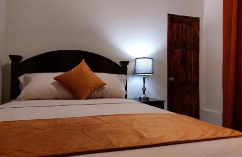 San Juan Bautista House | Welcoming Hospedaje Los Lirios Chitré: Pet Friendly & Family Ready