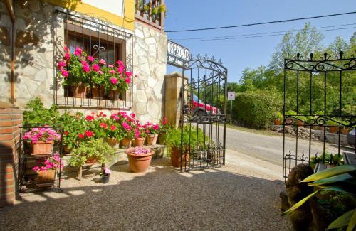 Santillana del Mar House | Cozy Stay at Hospedaje Maria Jesus with Family-Friendly Perks