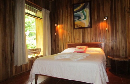 Monteverde Hotel | Serene Stay at Hospedaje Mariposa with Spa & Breakfast