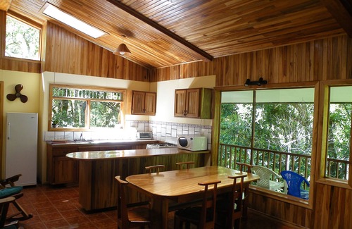 Monteverde Hotel | Serene Stay at Hospedaje Mariposa with Spa & Breakfast