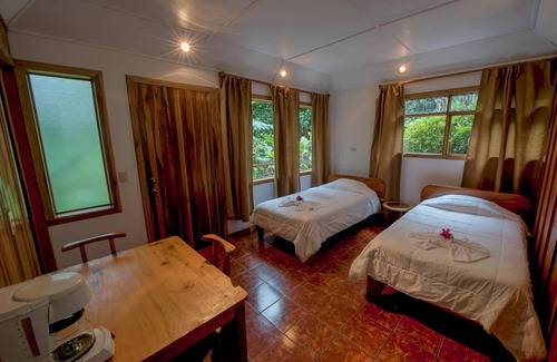 Monteverde Hotel | Serene Stay at Hospedaje Mariposa with Spa & Breakfast