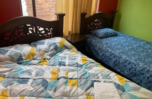 Tunja House | Retro Style Hospedaje: Pet & Child Friendly Stay