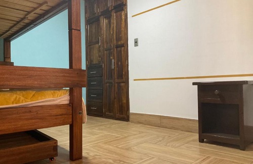 Tunja House | Retro Style Hospedaje: Pet & Child Friendly Stay