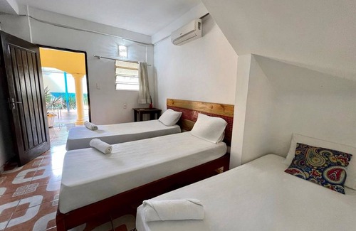 Ciudad Del Este Hotel | Cozy Hospedaje Rey Leon: Family-Friendly with Spa Access