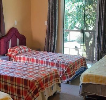 Luque House | Family-Friendly Getaway at Hospedaje San Miguel