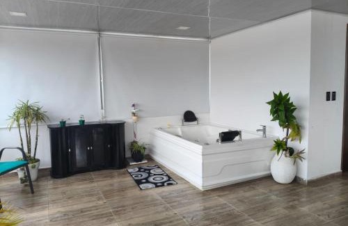 Tunja House | Cozy Hospedaje Tunja: Pet-Friendly with Hot Tub & Kitchen