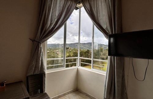 Guatape Hotel | Guest Rated Villa Samara: Family-Friendly with Hot Tub