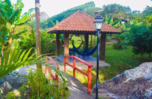 Sao Jose do Ribeirao Hotel | Inviting Hospedaria Rancho Ferreira: Pool, Oceanfront Bliss