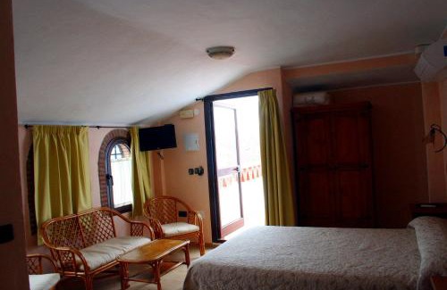 Frigiliana Hotel | Rated 8.5/10: Hospedería El Caravansar with Restaurant
