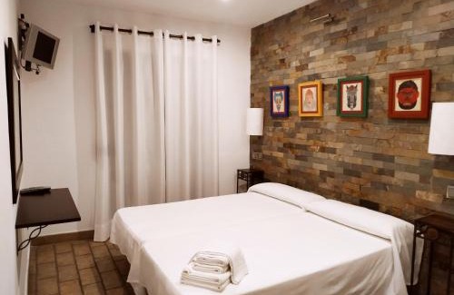 Estremera House | Discover Hospedería El Convento: Family-Friendly Retreat
