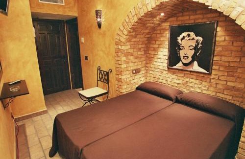 Estremera House | Discover Hospedería El Convento: Family-Friendly Retreat