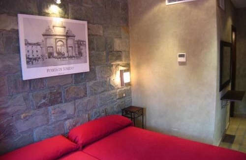 Estremera House | Discover Hospedería El Convento: Family-Friendly Retreat