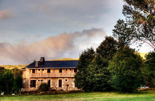 Cobreros House | Relax at Hospedería El Pico del Fraile with Ocean Views