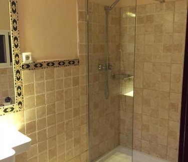 La Trinidad-San Juan y Todos los Santos House | Relax at Hospedería Luis de Góngora with Family-Friendly Amenities