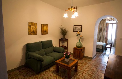 Belmonte Hotel | Guest Rated: Hospedería Real Casona la Beltraneja Awaits