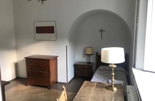 San Lorenzo de El Escorial House | Discover Hospedería Santa Cruz: Oceanfront Family Retreat
