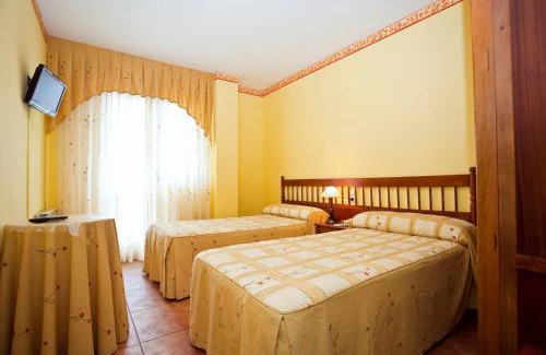 San Vicente de la Barquera House | Child-Friendly Stay at Hospedería Las Calzadas - Rated 8.3