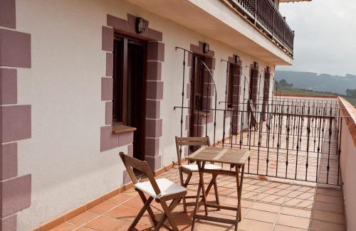 San Vicente de la Barquera House | Child-Friendly Stay at Hospedería Las Calzadas - Rated 8.3