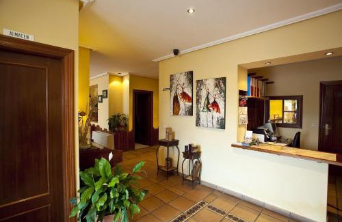 San Vicente de la Barquera House | Child-Friendly Stay at Hospedería Las Calzadas - Rated 8.3